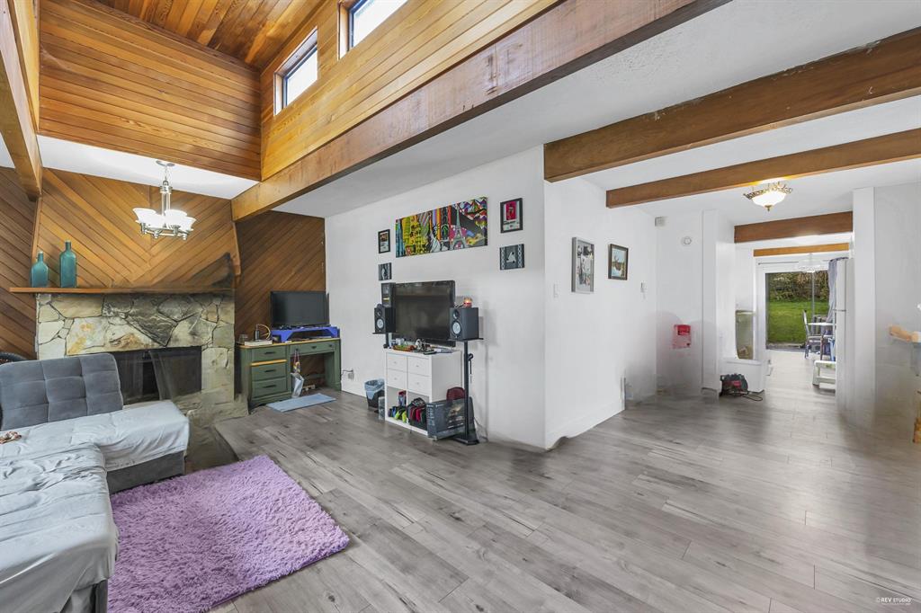 867 Kent Street, White Rock, British Columbia  V4B 4S7 - Photo 3 - R2789209