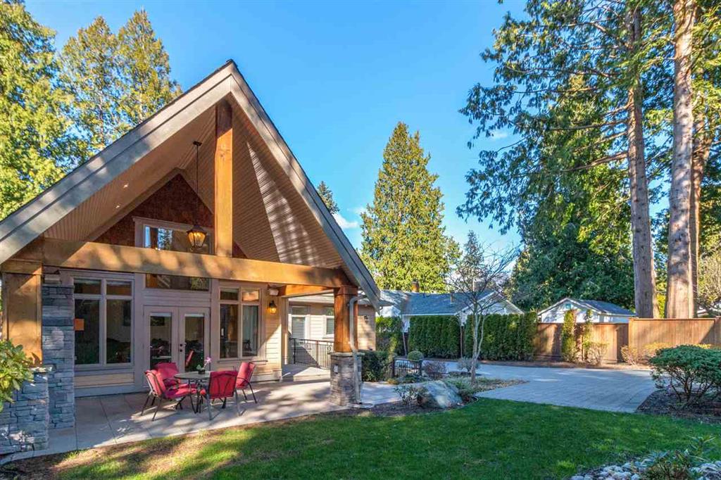 12576 26a Avenue, White Rock, British Columbia  V4A 2M2 - Photo 4 - R2555989